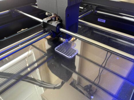 na rysunku widoczny model serca drukowany w drukarce 3D