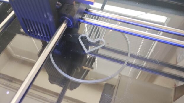 na rysunku widoczny model serca drukowany w drukarce 3D